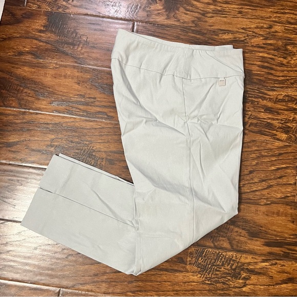 Peck & Peck Grey Cropped Pants Size 2 - Picture 2 of 10